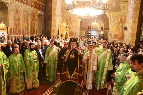 Duminica Floriilor la catedrala din Târgovişte Poza 79755