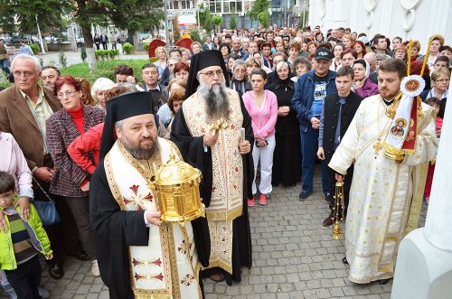 Moaştele Sfântului Nectarie, aduse la Deva şi Hunedoara Poza 79577