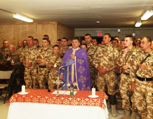Sfânta lumină a Învierii, primită de militarii craioveni din Afganistan Poza 79580