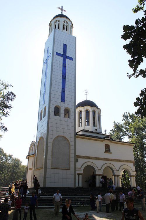 Praznicul Izvorului Tămăduirii în arhiepiscopiile Craiovei şi Râmnicului Poza 79557