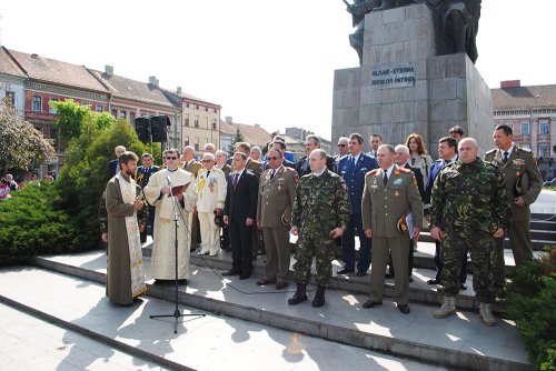 Ziua Forţelor Terestre din Armata României la Arad Poza 79559