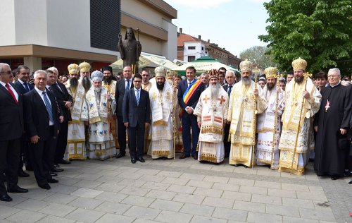 Puterea Crucii se arată în slava Învierii Poza 79543