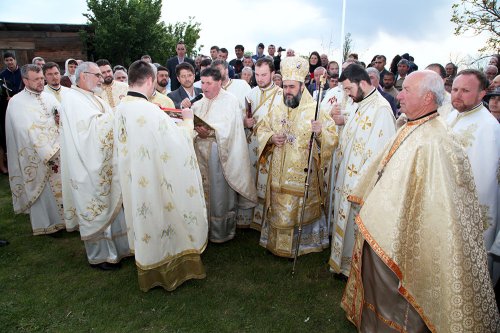 A fost sfinţită biserica Parohiei Grebănu din Buzău Poza 79511