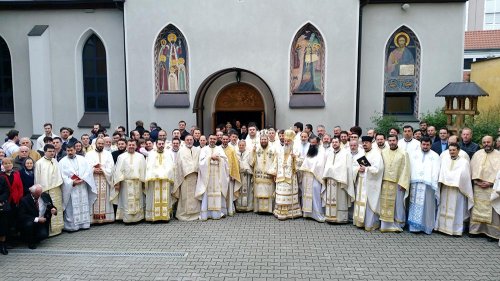Adunarea Eparhială a Arhiepiscopiei Ortodoxe Române a Germaniei, Austriei şi Luxemburgului Poza 79441