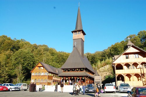 Mănăstirea Luncanii de Sus îşi serbează hramul Poza 79087