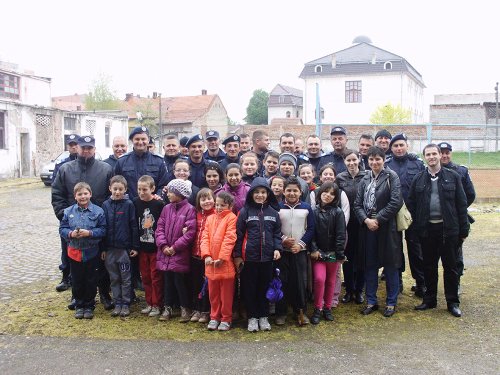 Copiii în vizită la jandarmii din Lugoj Poza 79046