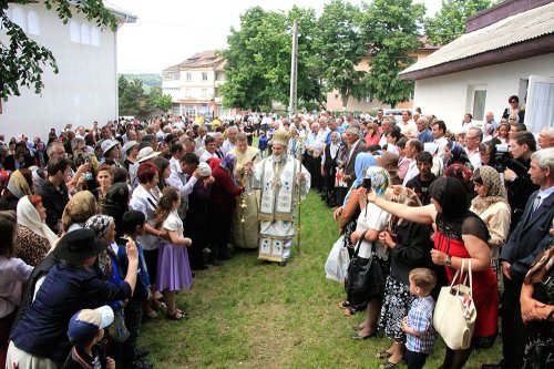 Biserica din Lipova a primit veşmântul sfinţirii Poza 78939
