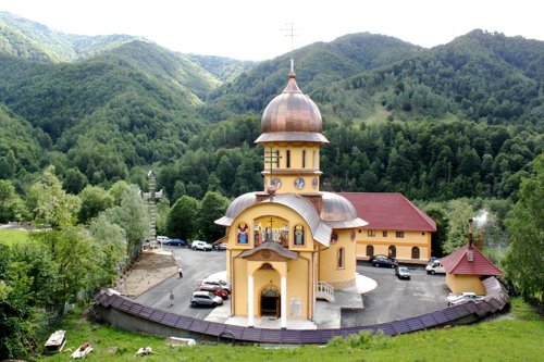 Hramul mănăstirii vâlcene Mălaia Poza 78929