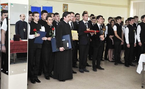 O nouă promoţie de absolvenţi ai Liceului Ortodox orădean Poza 78843