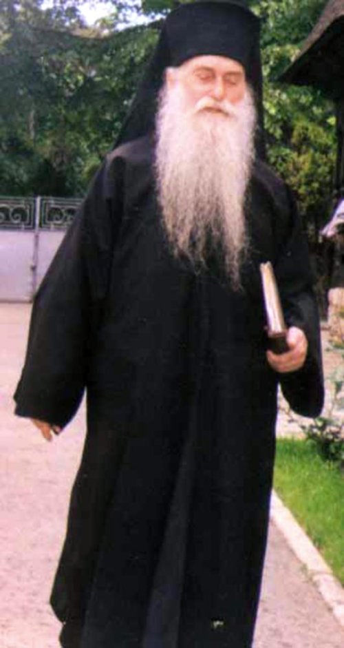 Părintele Arsenie Papacioc după eliberarea din temniţa Aiudului