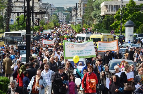 Peste 8.000 de persoane, la Marşul pentru Familie organizat la Iaşi Poza 78812