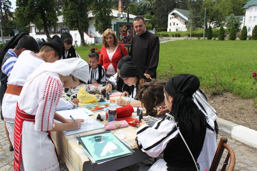 Liga femeilor ortodoxe, în sprijinul tinerilor râmniceni Poza 78790