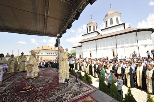 Pelerinaj istoric în Arhiepiscopia Târgoviştei Poza 78663