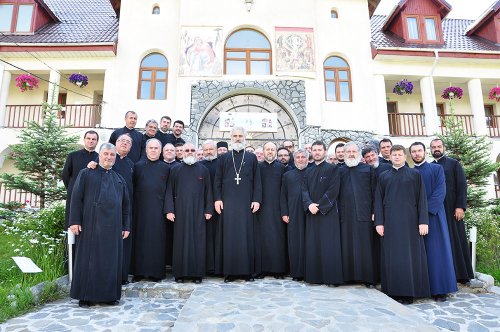 Întâlnire duhovnicească a preoţilor din Protoieria Ploieşti la Caraiman Poza 78633