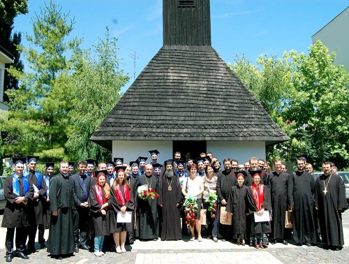 O nouă promoţie de teologi a absolvit la Timişoara Poza 78615