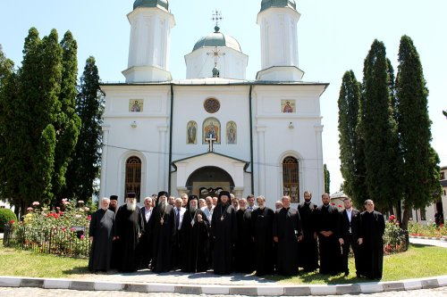 Lucrările Adunării eparhiale în eparhiile oltene Poza 78590