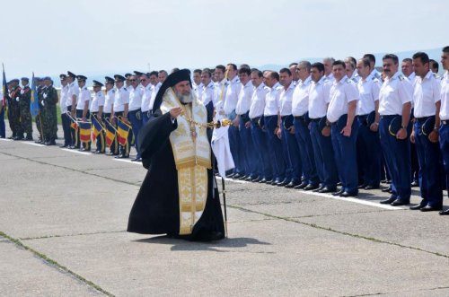 Slujbă de binecuvântare la Baza Aeriană din Bacău Poza 78494