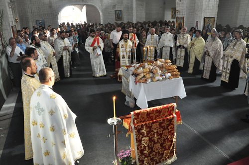 Moment aniversar în Parohia „Sfântul Iulian“ din Iaşi Poza 78385