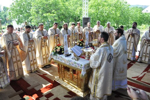 Hramul Catedralei episcopale din Huşi Poza 78292