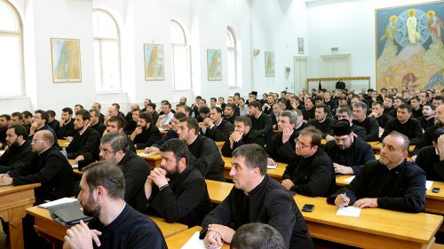 Cursuri pastoral-misionare în Mitropolia Munteniei şi Dobrogei Poza 78233