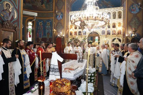 Slujba de Înmormântare a fost săvârşită la Biserica Podeanu Poza 78236