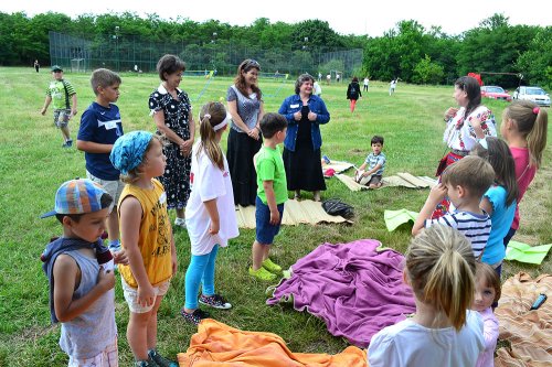 Eveniment social-educativ în Arhiepiscopia Aradului Poza 78180