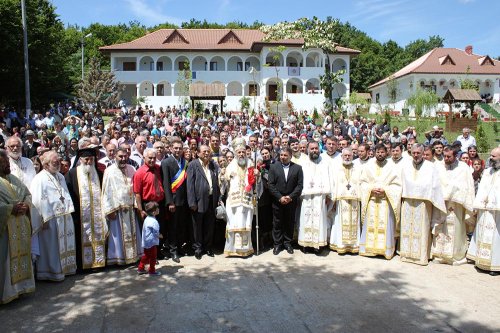 Mănăstirea Toflea şi-a serbat ocrotitorul spiritual Poza 78159