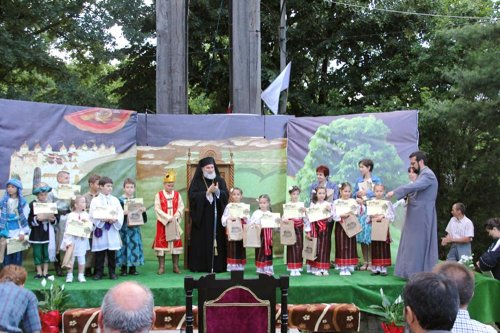 Manifestări religioase şi culturale la Borzeşti Poza 78103