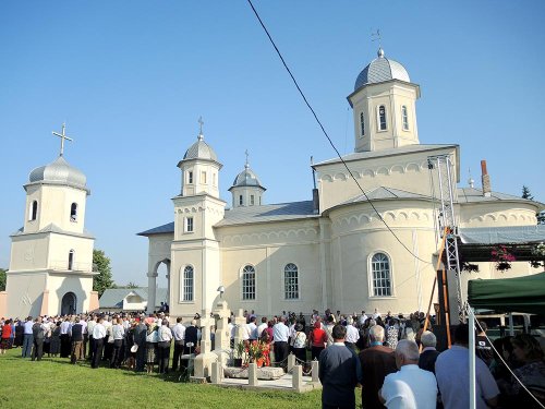 Biserica din Brusturi - Târgu Neamţ a fost resfinţită Poza 78078