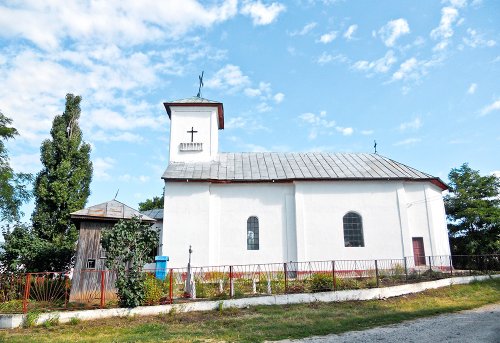 Biserica ridicată din ruina palatului lui Brâncoveanu Poza 77940