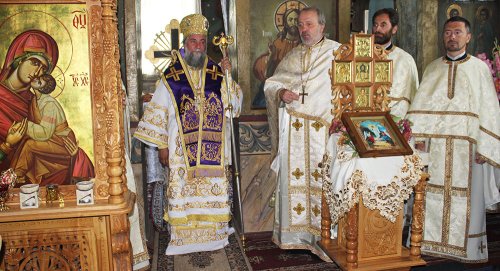 Liturghii arhiereşti la Ghindeni, Râmnic şi Severin Poza 77937