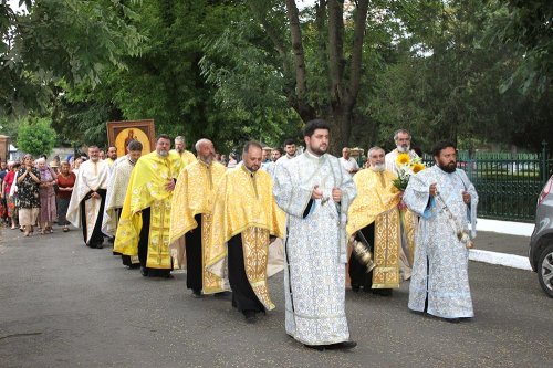 Sfânta Icoană „Prodromiţa“ cinstită cu evlavie la Galaţi Poza 77941