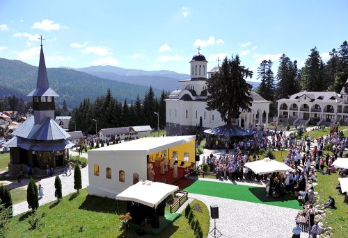 Patriarhul României la hramul Mănăstirii Caraiman Poza 77824