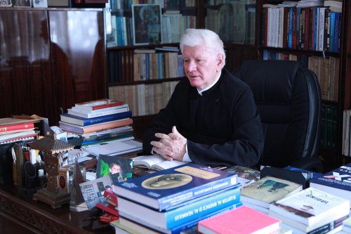 Părintele profesor Mircea Păcurariu la ceas aniversar Poza 77648
