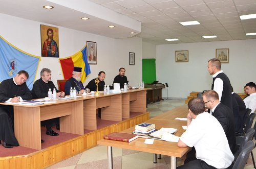 Examen de capacitate preoţească în Arhiepiscopia Târgoviştei Poza 77582