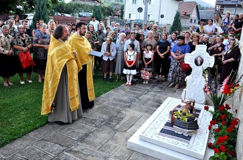Rugăciuni pentru ctitorul bisericii de pe Izvorul Alb din Câmpulung Moldovenesc Poza 77535