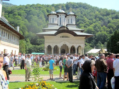 Hram de tradiţie la Mănăstirea Lainici Poza 77468