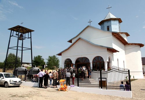 A fost sfinţită biserica Parohiei Oreavu 2 din Buzău Poza 77419