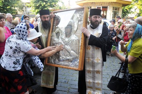 Icoana Maicii Domnului de la Neamţ, în pelerinaj la Bacău Poza 77426