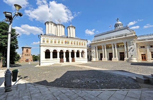 Programul slujbelor la Catedrala Patriarhală de sărbătoarea Adormirii Maicii Domnului Poza 77417