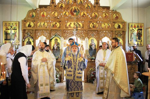 Hramul de vară al paraclisului Facultăţii de Teologie Ortodoxă din Arad Poza 77333