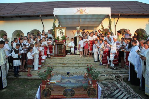 Pelerinaj cu icoana Maicii Domnului de la Adam Poza 77337