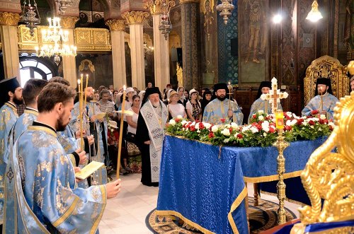 Prohodul Maicii Domnului, expresia evlaviei credincioşilor Poza 77336