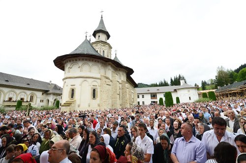 10.000 de credincioşi au participat la hramul Putnei Poza 77320