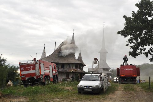 Incendiu la Schitul Lebăda din Botoşani Poza 77193