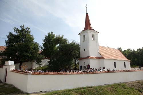 Biserica românilor din Dopca Poza 76949