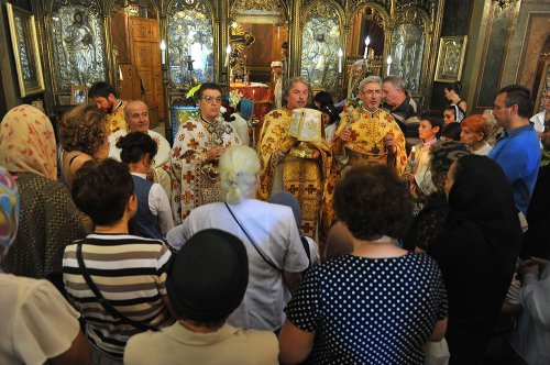 Biserica Zlătari şi-a sărbătorit hramul istoric Poza 76891