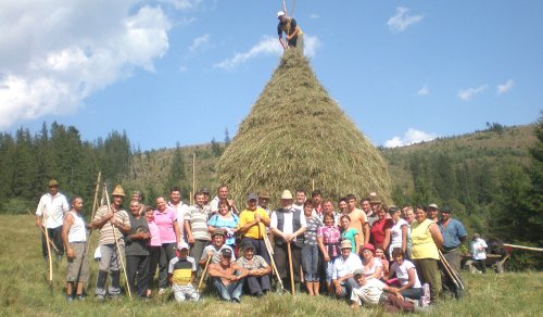 Parohiile Protoieriei Câmpulung Moldovenesc, în sprijinul căminului de bătrâni din Suceava Poza 76695