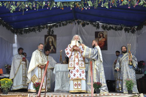 Binecuvântare arhierească în Parohia Vâlcelele Poza 76614