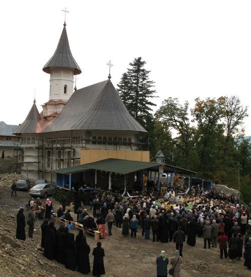 Procesiune în cinstea Sfinţilor Cuvioşi Iosif şi Chiriac de la Bisericani Poza 76443